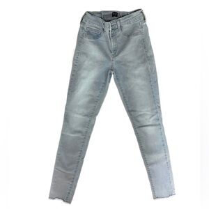 GAP Favorite Jegging Light Wash‎ Blue Frayed Bottom Jeans Size 26